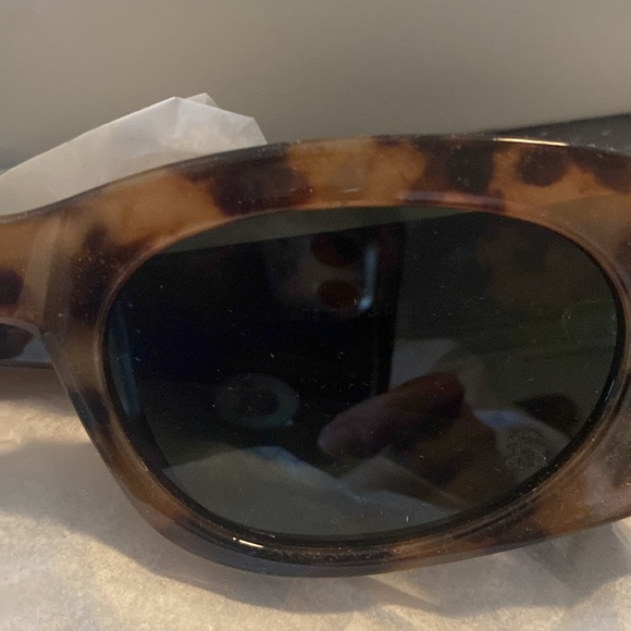 Coquina/Moss Polarized Sunglasses. New in box. - Picture 2 of 7